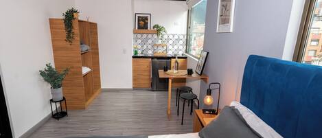 Standard-Apartment, Stadtblick | Laptopgeeigneter Arbeitsplatz, kostenloses WLAN