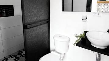 Apartemen Bisnis | Kamar mandi | Shower, handuk, sabun, dan sampo
