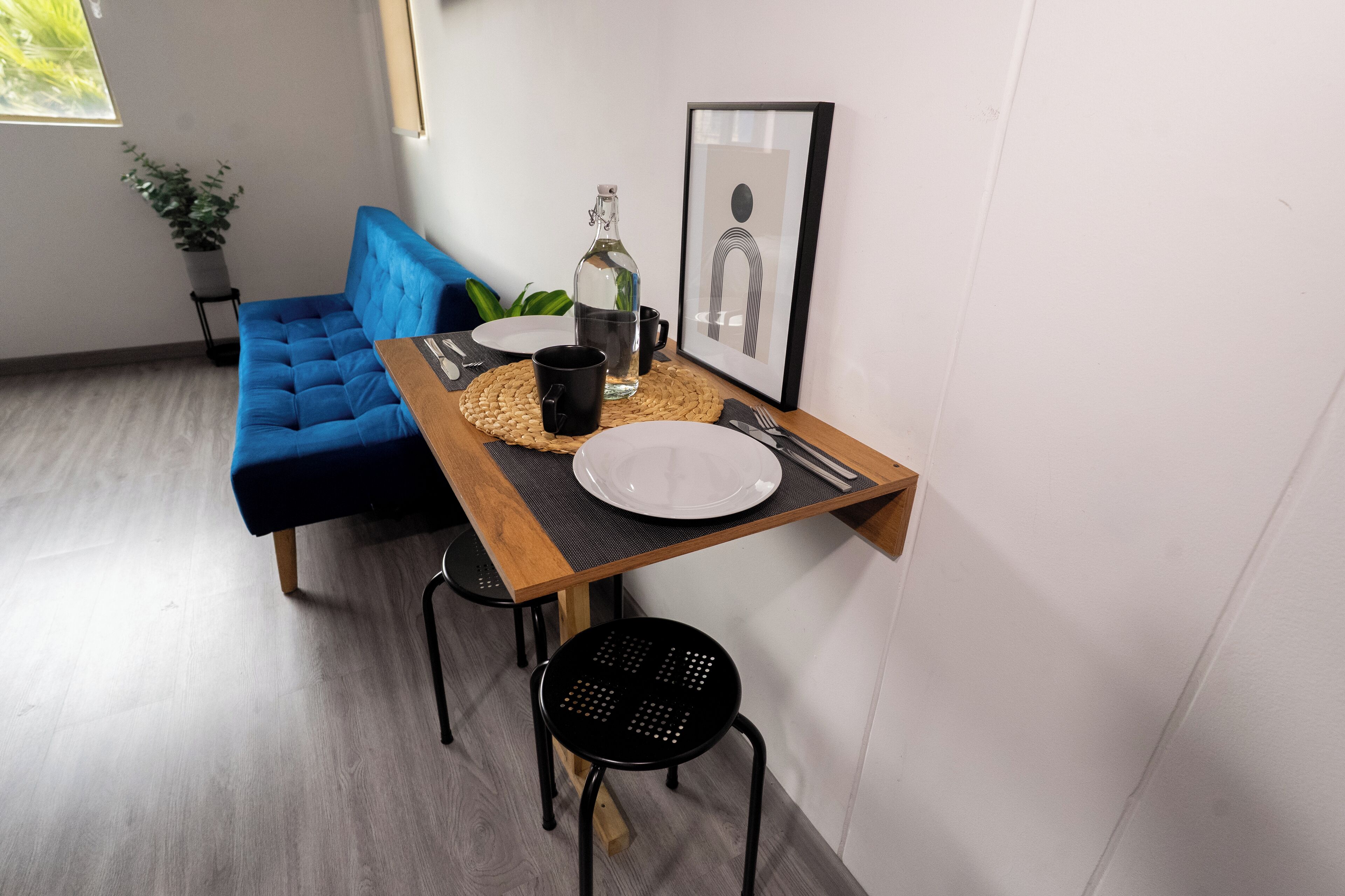 Espacio para trabajar con laptop y wifi gratis 