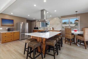 Private kitchen - Spacious 4-bedroom Ranch Cape May Oasis Master Spa Hot Tub (Cape may)