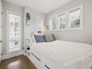 Free WiFi, bed sheets - Two Story Carriage House, 2 Bedroom on the Edge of Rosemary Tennis Courts (Rosemary Beach)