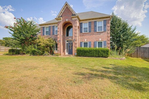 Fire Pit • BBQ Patio • Kids Playground • Sleeps 12