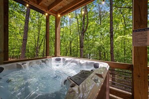 Outdoor spa tub - Appletree Lodge - NEW! Pet Friendly | Hot Tub | Game Room (Blue Ridge)