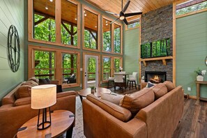 Smart TV, fireplace - Appletree Lodge - NEW! Pet Friendly | Hot Tub | Game Room (Blue Ridge)