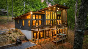 Exterior - Appletree Lodge - NEW! Pet Friendly | Hot Tub | Game Room (Blue Ridge)