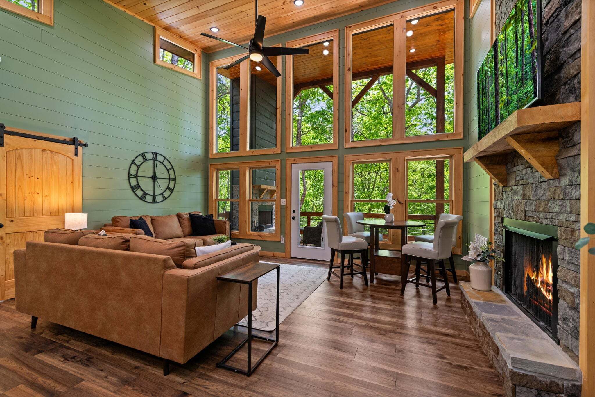 Smart TV, fireplace