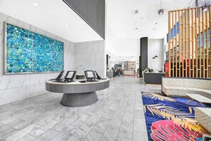 Lobby - Modern 2BR Walking Distance to Beach with Parking (Surfers Paradise)