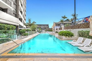 Pool - Modern 2BR Walking Distance to Beach with Parking (Surfers Paradise)