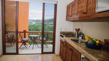 Fridge, microwave, coffee/tea maker, toaster