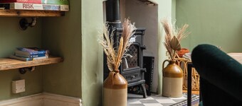 Modern 2BD Victorian Home Near Town Centre