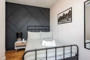 2 habitaciones, tabla de planchar con plancha, wifi y ropa de cama 