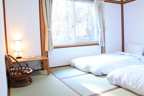 Laptop workspace, free WiFi, bed sheets - SainoYado Tsukiya (Yamanakako)