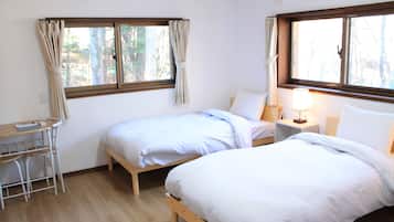 Classic Triple Room, 3 Twin Beds, Non Smoking, Courtyard View | Laptop workspace, free WiFi, bed sheets