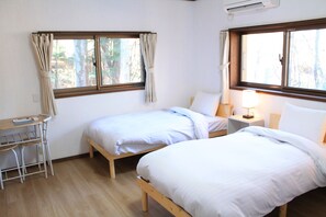 Chambre Triple Classique, 3 lits une place, non-fumeur, vue cour intérieure