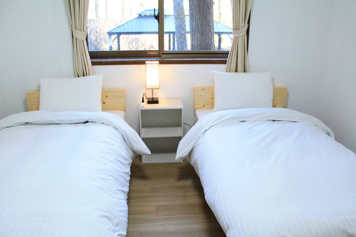 Espace de travail pour ordinateur portable, Wi-Fi gratuit, draps fournis