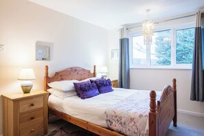 3 bedrooms, iron/ironing board, travel cot, WiFi - 1 Hall Farm Cottage, Aldeburgh (Aldeburgh)