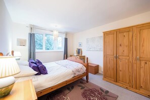 Bügeleisen/Bügelbrett, Reisekinderbett, WLAN, Bettwäsche