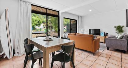 “Pet-Friendly Tropical Yard | Walk to Rainbow Beac