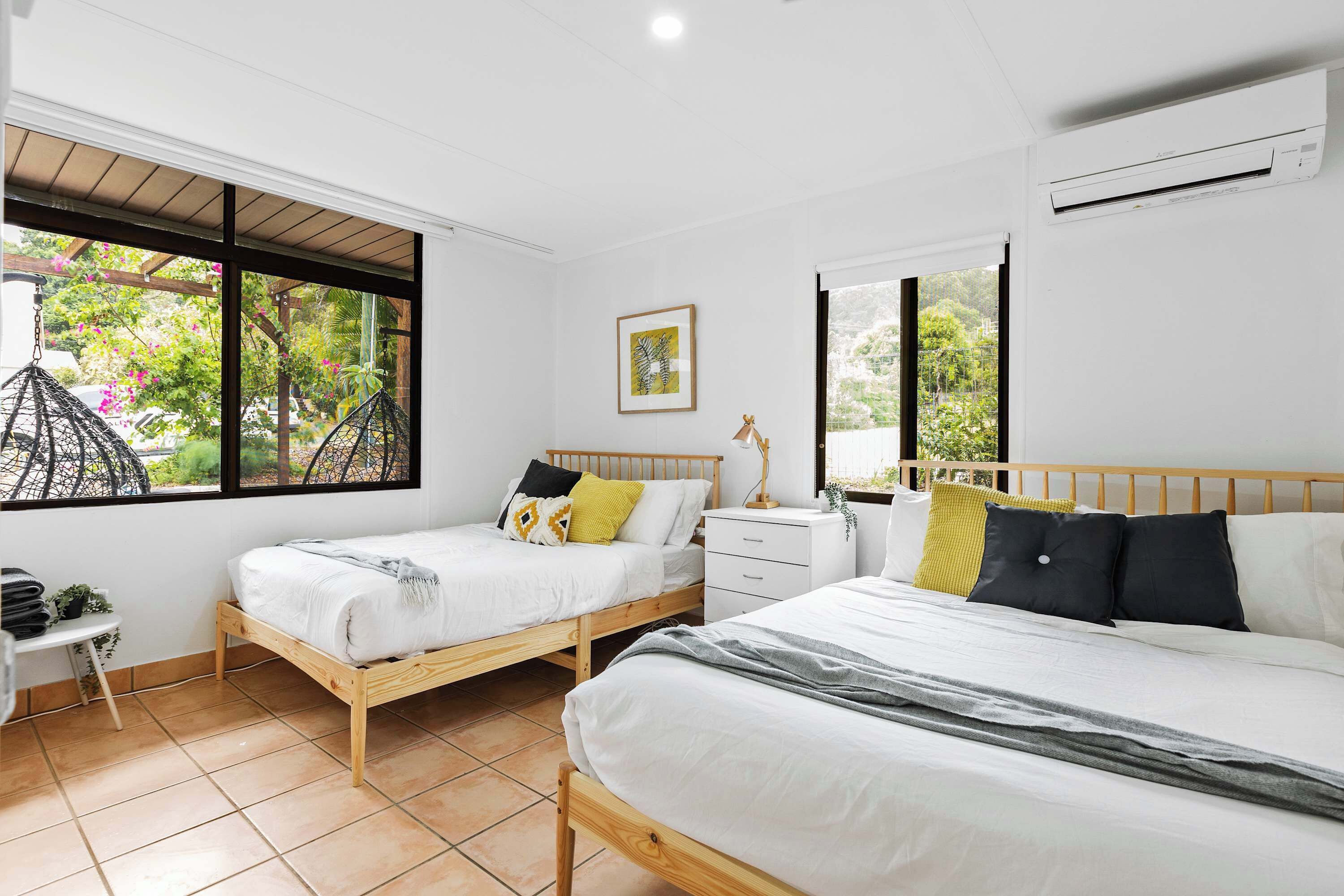 Iron/ironing board, WiFi, bed sheets