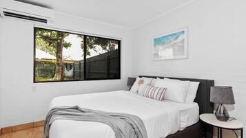 2 bedrooms, iron/ironing board, WiFi, bed sheets