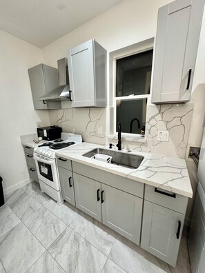 Private kitchen - 3-bedroom building in perfect Phoenix with cool AC (Phoenix)