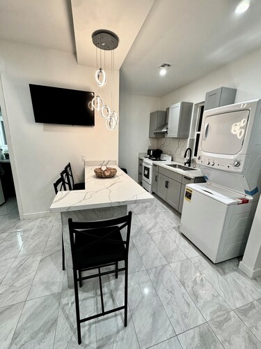 3-bedroom building in perfect Phoenix with cool AC