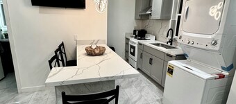 3-bedroom building in perfect Phoenix with cool AC