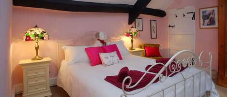 4 間睡房、熨斗/熨衫板、免費 Wi-Fi、床單