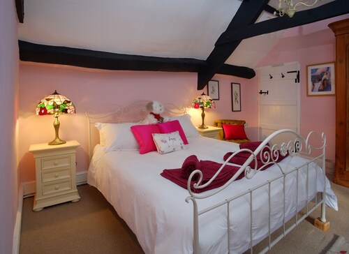 Charming thatched cottage sleeping eight in Minehead’s Old Town