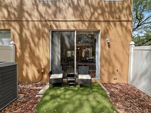 Exterior - Sweet Escape 3BR Townhome, Pool, Lake & 15 Min to Disney (Kissimmee)