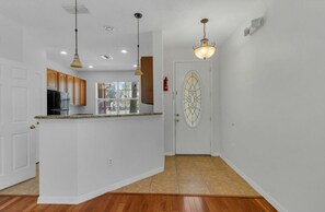 Interior - Cozy 2-bedroom townhome in Kissimmee - Near Disney w/ Pool (Kissimmee)