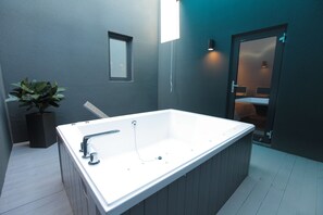 Premium Double Room, Balcony | Spa - Hotel Vin (Changwon)