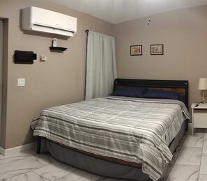 1 bedroom, iron/ironing board, free WiFi, bed sheets - Parsons Haven House #2 in Town 'n' Country, Tampa (Tampa)
