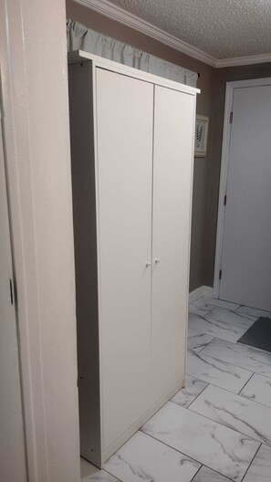 A room with a white wardrobe, a door, and a tiled floor. - Parsons Haven House #1 in Town 'n' Country, Tampa (Tampa)