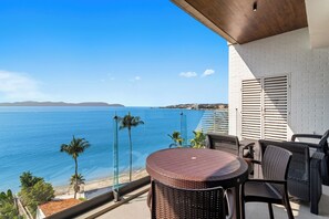 Outdoor dining - Apartment with Ocean Views - 3 bedrooms (Bucerías)