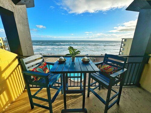 NEW! Fantastic Ocean Front Studio-Up to 4 Guests!