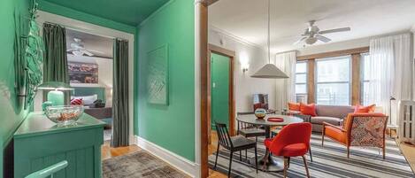 Una televisión, una oficina