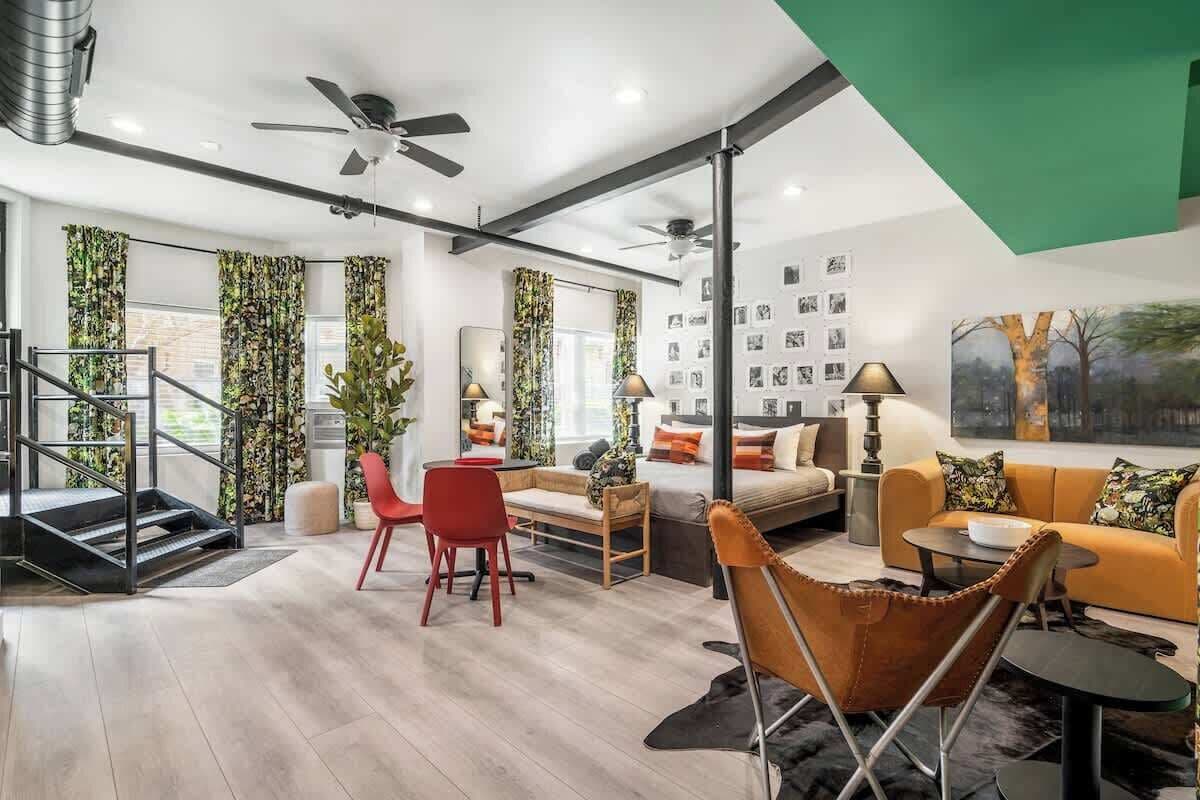 المنشأة من الداخل