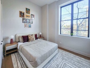 2 bedrooms, iron/ironing board, WiFi, bed sheets - The Mason - Luxe 2BR Designer Flat in Bucktown/WP (Chicago)