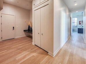 Interior - The Mason - Luxe 2BR Designer Flat in Bucktown/WP (Chicago)