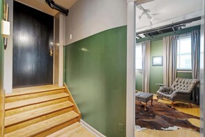 Interior - The Shingle Life near Wrigley (Chicago)