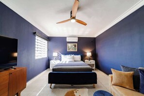 Tabla de planchar con plancha, wifi y ropa de cama 