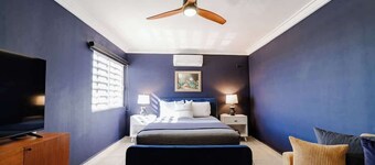 Casa Moderna dos niveles cerca de Parque Amistad