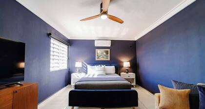 Casa Moderna dos niveles cerca de Parque Amistad