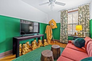 TV - Campy! Wrigley Campground (Chicago)