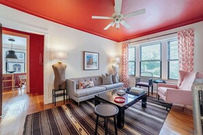 TV, offices - The Sassy Sanctuary at Wrigley (Chicago)