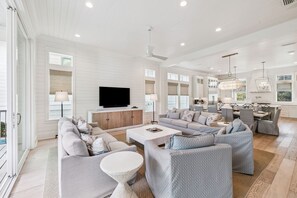 Smart TV, ping pong, books - Private Heated Pool & Hot Tub | Rooftop Balcony | Ocean Views | Sleeps 24! (Seagrove)