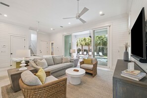 Smart TV, ping pong, books - Private Heated Pool & Hot Tub | Rooftop Balcony | Ocean Views | Sleeps 24! (Seagrove)