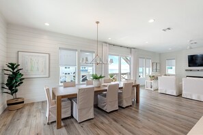 Dining - 🌊 Private Pool | Gulf Views | 5 King En suites | Bonfires | Beach Service 🏝️ (Panama City Beach)