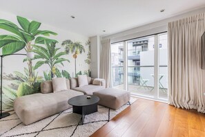 TV, stereo - Blueground | Finsbury, balcony, nr Farringdon (London)